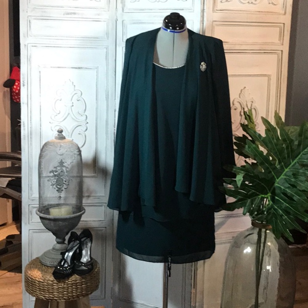 Ready for the holidays with this 2 pc